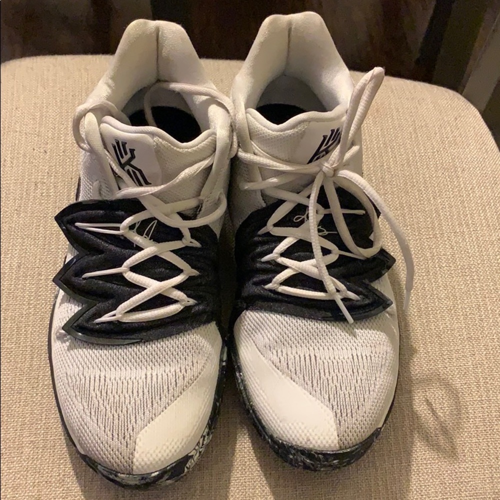 Kyrie s